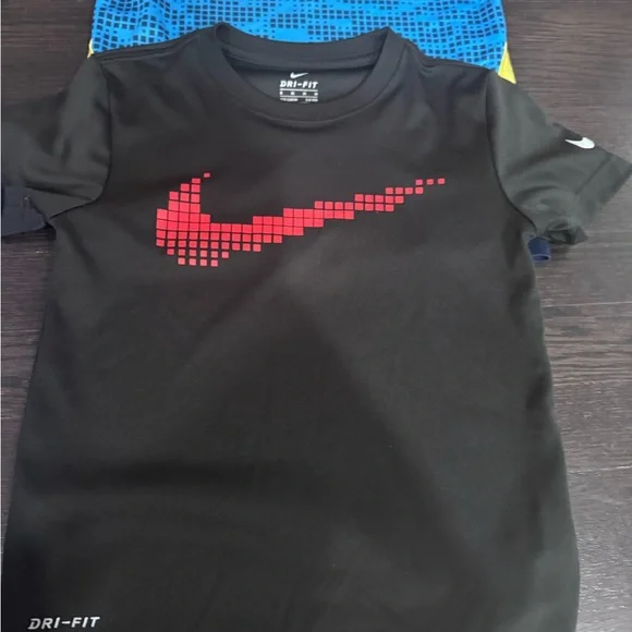 Boys Athletic Shirt Lot - Includes 6 total Size 5-5/6 - Picture 2 of 10